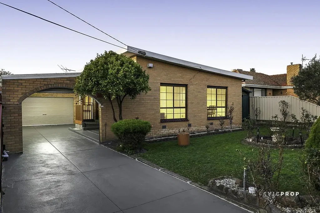 Fawkner 3બેડરૂમ Uniquely Appointed Home with Workshop, Bungalow & North-Facing Yard