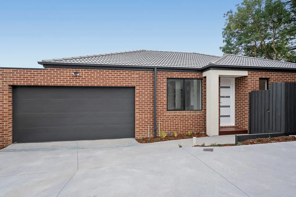 Bayswater 3Kwarto Contemporary Excellence in an Unbeatable Lifestyle Location.