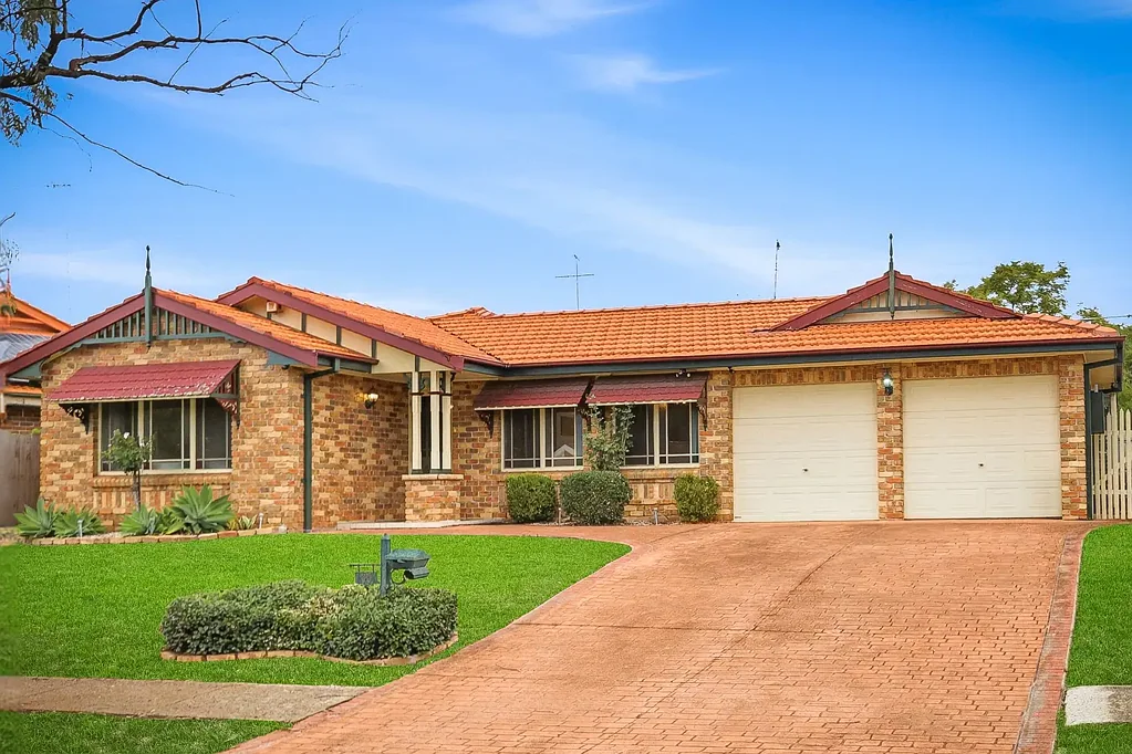 Woodcroft 4Zimmer Spacious Family Living on a Rare 643sqm Block Land|Great Location