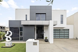 20 Marine Parade, Caroline Springs