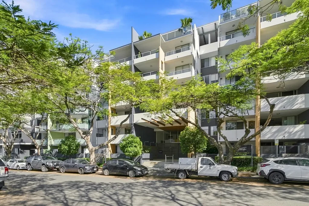 Stylish Apartment in the Heart of West End's Lifestyle Precinct