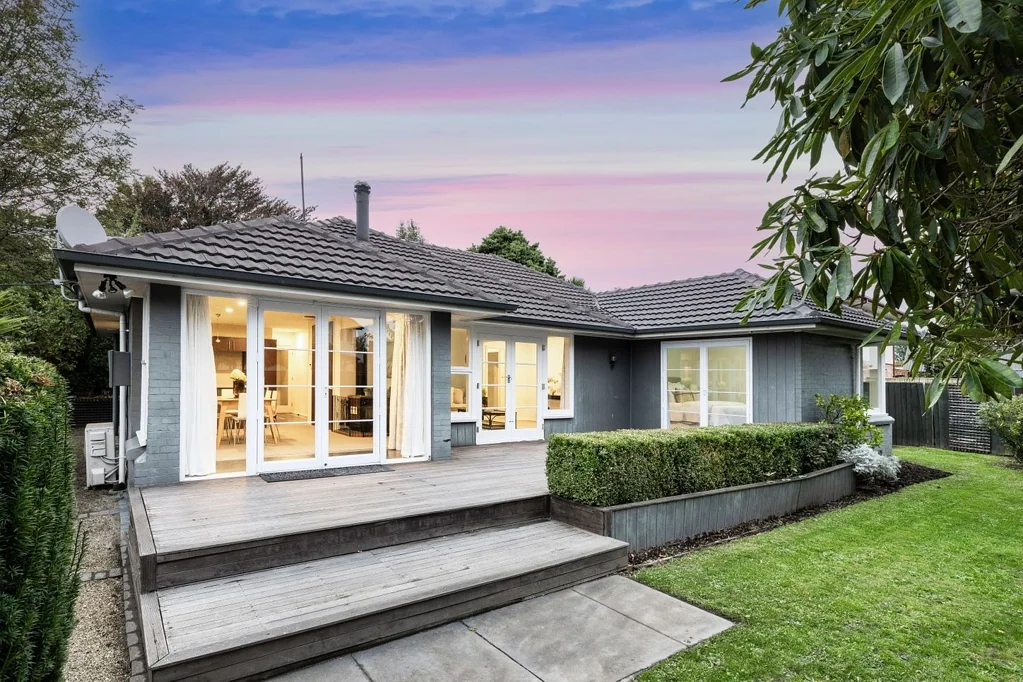 Sunny & Spacious Living in a Quiet Cul-de-Sac
