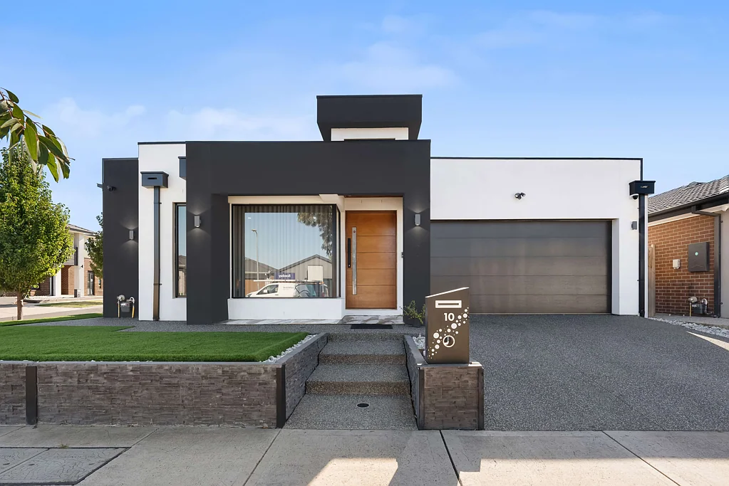 Mickleham 5chambre Stunning 5-Bedroom Family Home with Modern Upgrades and Exceptional Features.......