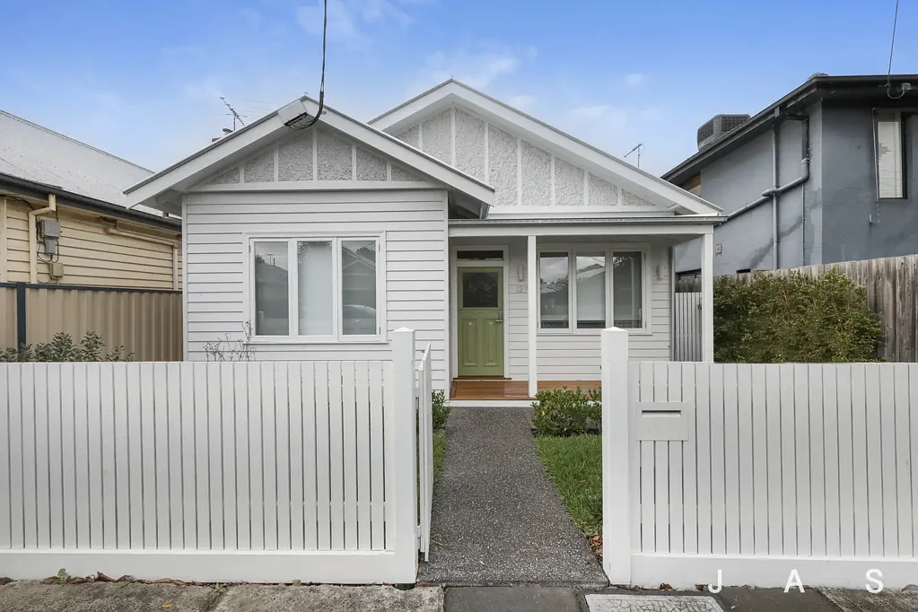 Masterfully Renovated and Extended Period Residence