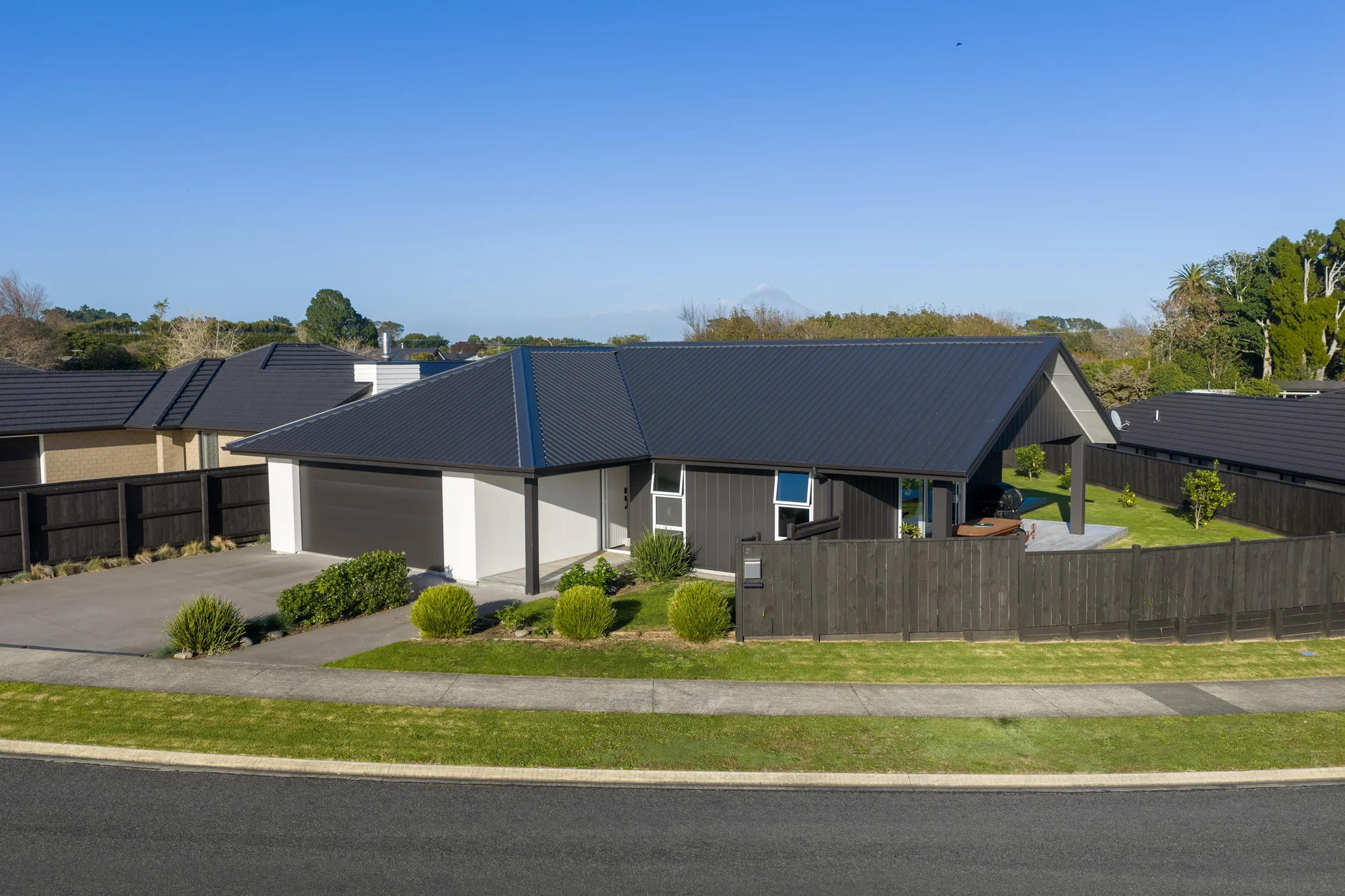 Waitara 3房  Modern Living Awaits!