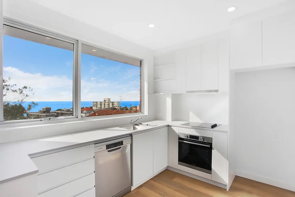 Top-Floor Apartment with Panoramic Bondi Beach & Coastline Views