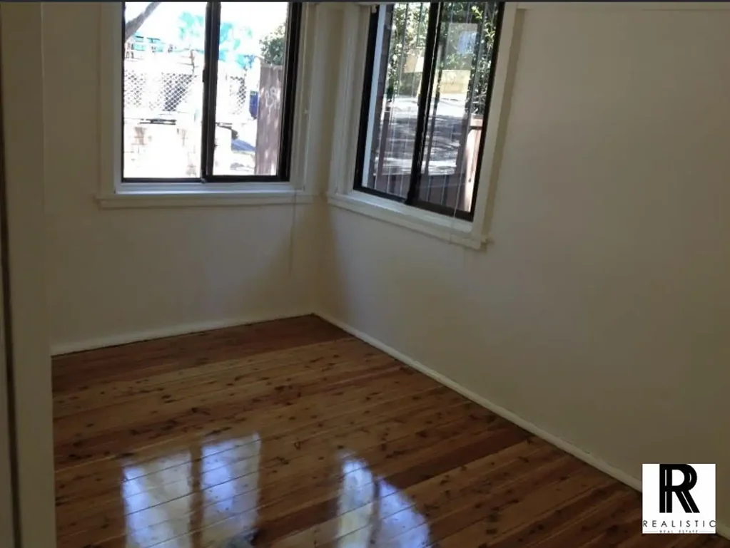 Quiet 2 Bedroom Apartment in Great Location!! 
Freshly painted!