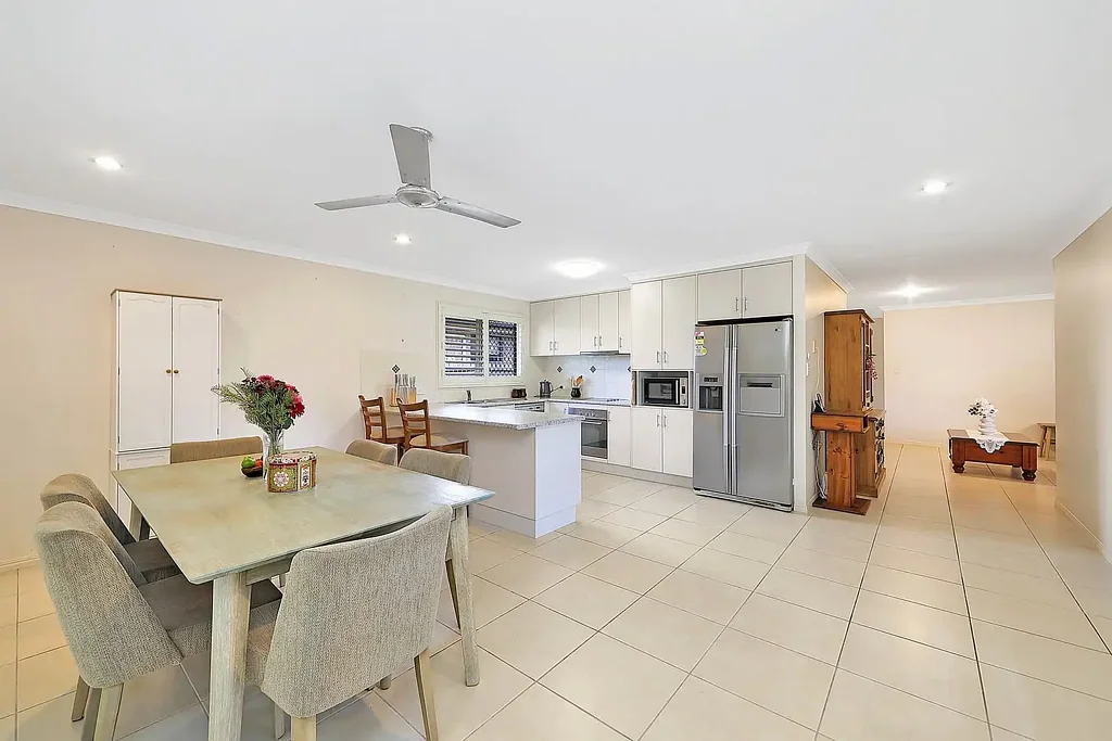 Bargara 4房  Coastal Paradise in Bargara - Your Dream Home Awaits!