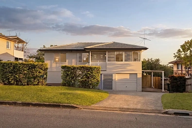 Tingalpa 3chambre Family home + separate living + side access + 2x outdoor entertaining + big backyard w shed