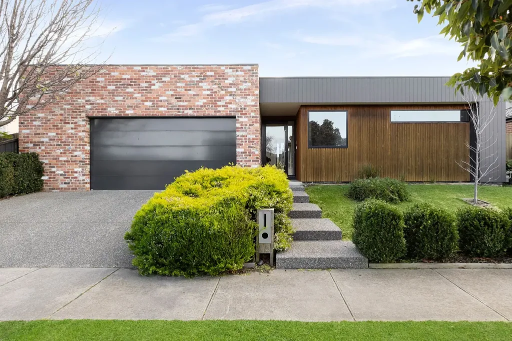 Ocean Grove 4ਬੈੱਡਰੂਮ Custom Coastal Masterpiece with Family-Focused Appeal