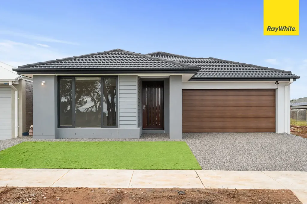 Family Home with 3 Living Areas