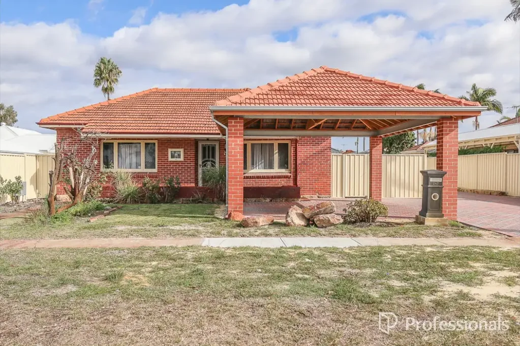 Charming 3-Bedroom, 2-Bathroom Home in a Prime Location!