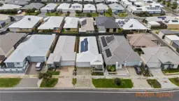 33 Marlinspike Boulevard, Jindalee