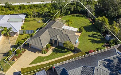 Helensvale 4Zimmer 1145m of useable land with side access in a great location!