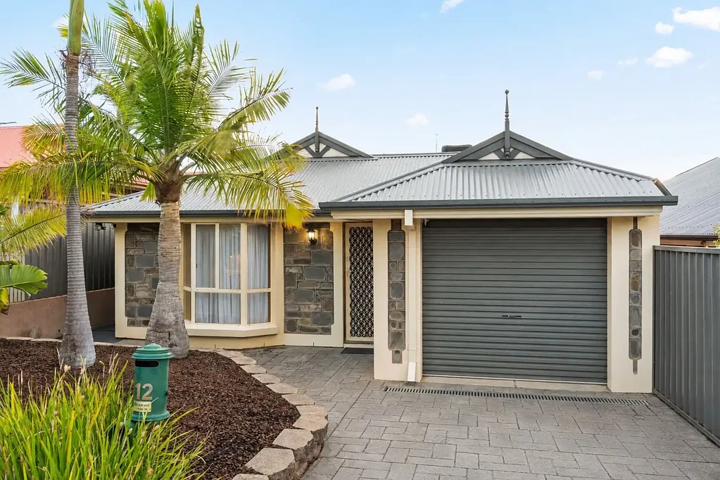 Golden Grove 3房  Space, Scope & Family-Focused Room in Picturesque Pocket
