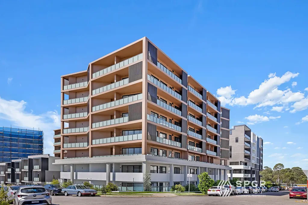 Rouse Hill 2房 步行距地铁站 两个宽敞阳台 现代厨房石材台面 主卧带步入式衣帽间 水疗感浴室 安全地下停车位 Nearly new Ground floor big size retreat