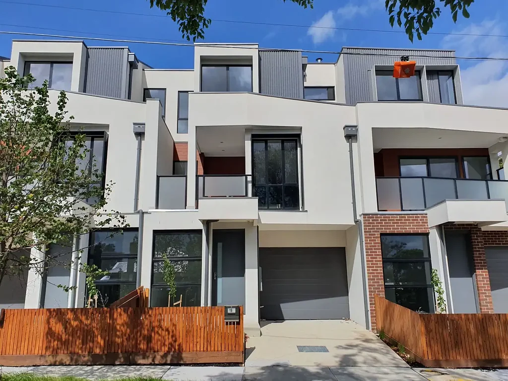 ListedAS - Amazing 3 Bedroom Townhouse