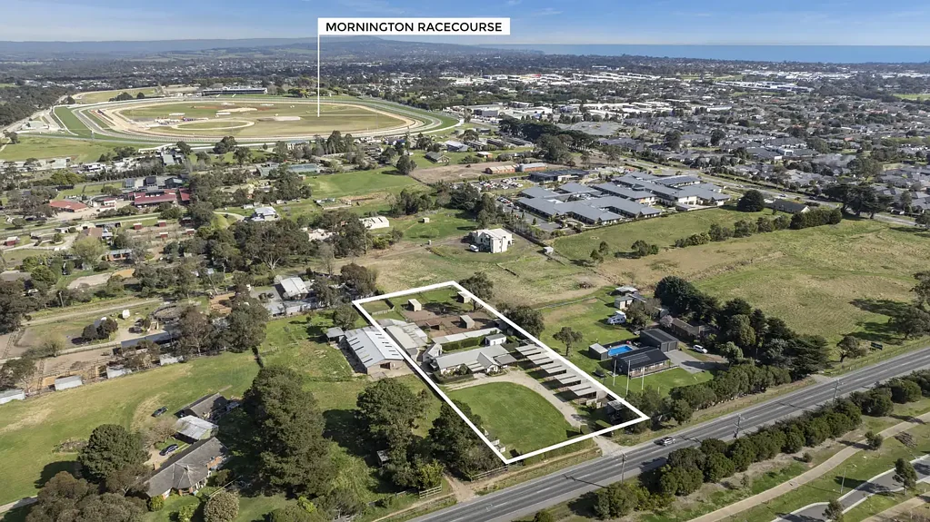 Mornington 5房 Mornington 中心地带的稀有生活方式地产 A Rare Lifestyle Holding in the Heart of Mornington
