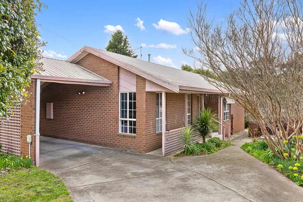Brown Hill 3Moenga Charming Brick Home in a Convenient Brown Hill Location