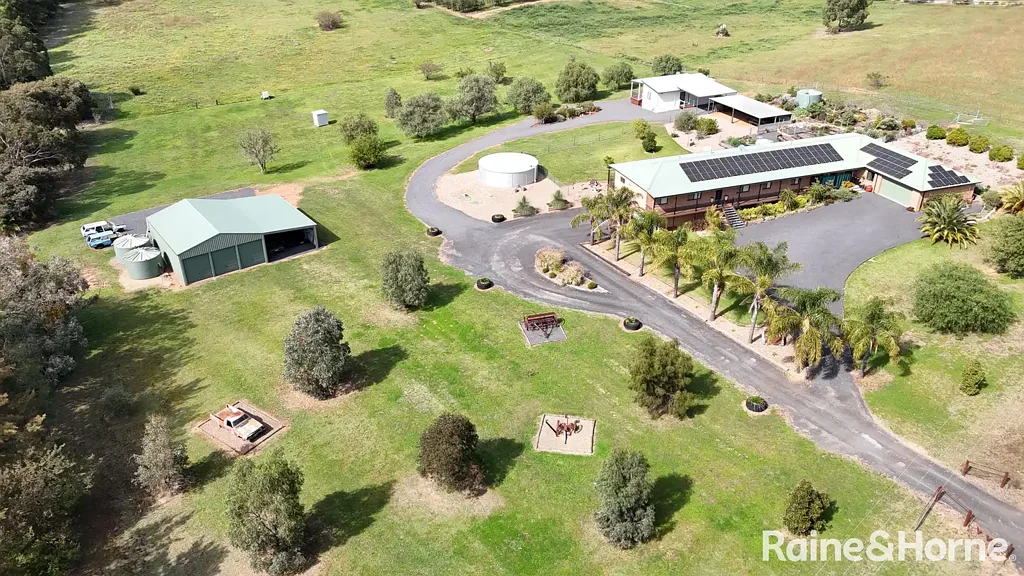Young 8Kwarto Multi Living Options on a Rural Setting!