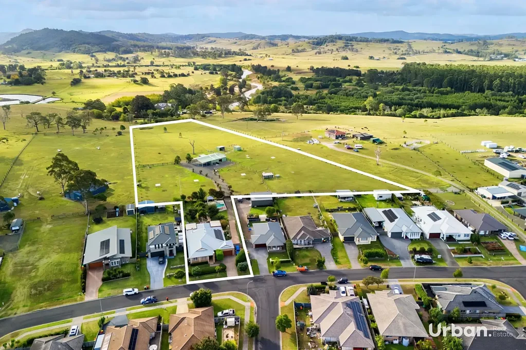 Aberglasslyn 4कमरा Refined Acreage Living with Resort-Style Entertaining & Equestrian Infrastructure