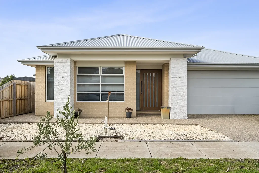 St Leonards 4房  Coastal Living with Golf Course Appeal