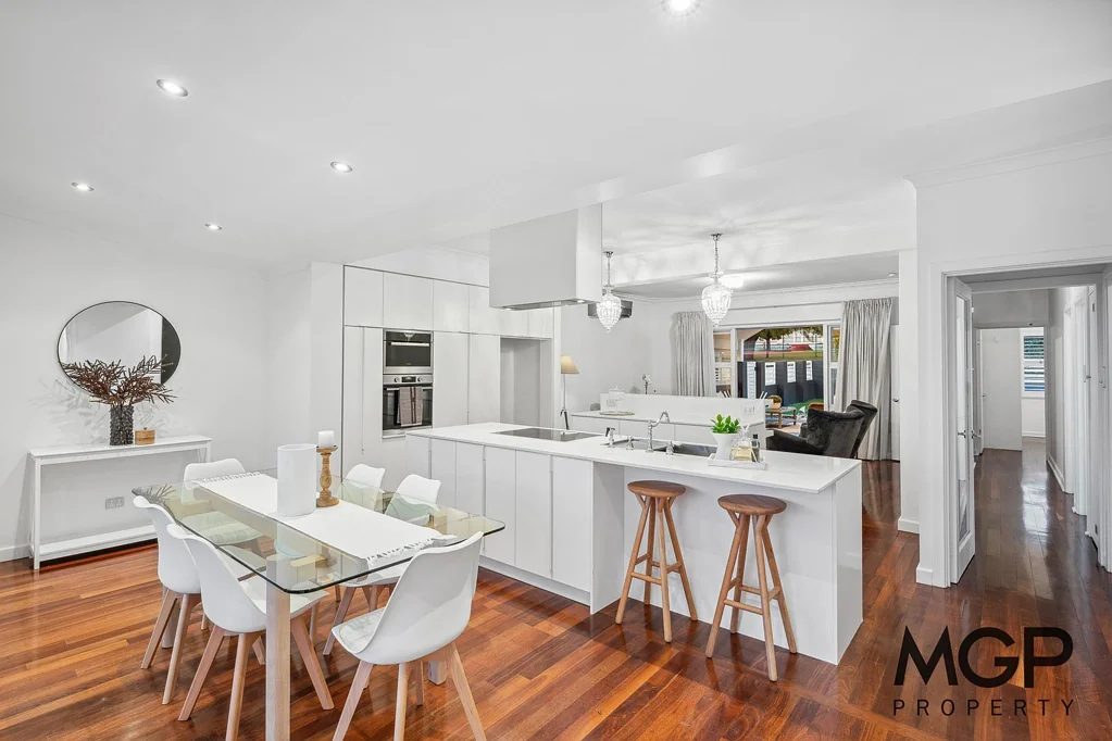 5 Redwood Crescent, Melville, WA 6156