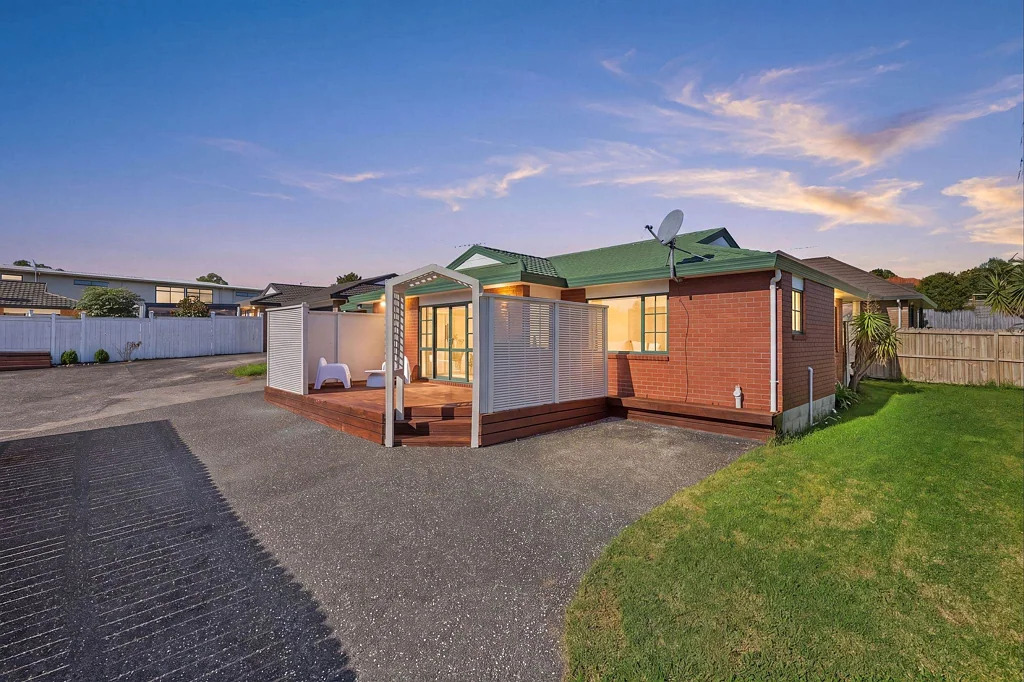2/11 Roanoke Way, Albany, North Shore City, Auckland