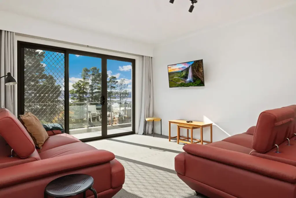 Centrally Located 3 Bedroom Apartment in Jindabyne - SUMMER LEASE