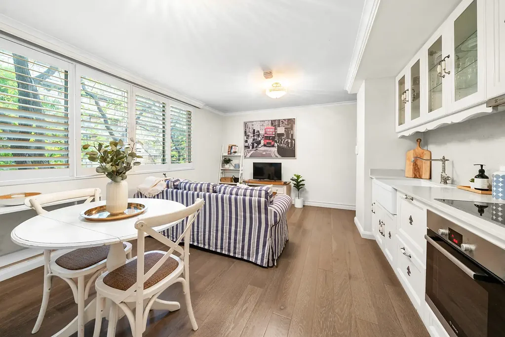 FULLY FURNISHED ONE BEDROOM EXECUTIVE APARTMENT, CLOSE TO TRENDY LLANKELY PLACE !
