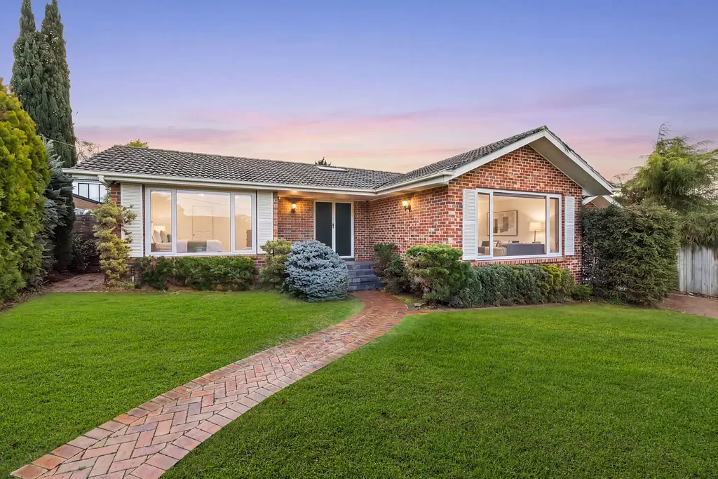 Glen Waverley 3ਬੈੱਡਰੂਮ Classic Clinker Charm, Beautifully Reimagined