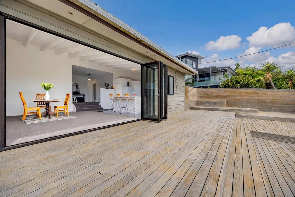 Stanmore Bay 3房 家庭友好型住宅！海景与自然景观尽收眼底，809㎡地块，私密宁静，近期翻新，拎包入住！ Affordable Entry with Scope to Add Value