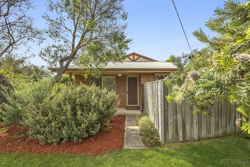 Point Lonsdale 2 Slaapkamer Light-Filled Coastal Living in a Prime Corner Position