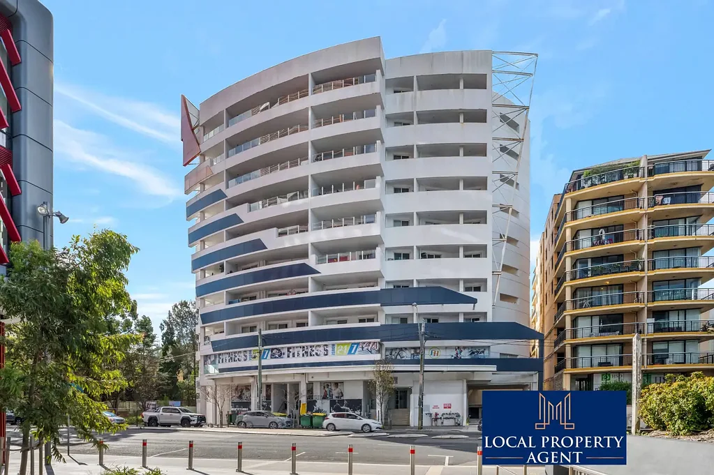 Bankstown 2Habitaciones Freshly Painted Gem with Two Massive Balconies in the Heart of Bankstown