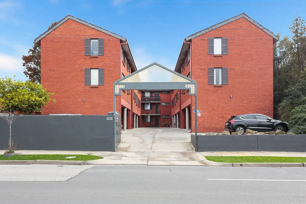 Refreshed Two-Bedroom Apartment in Prime Location