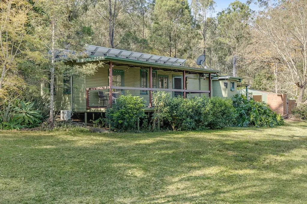 Upper Flagstone 3Kwarto Eco Cabin Retreat - Rare Creekside Sanctuary Just 15 Mins to Toowoomba CBD