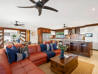 Bayview Heights 4Habitaciones Large Family Home | 360sqm Under Roof | Elevated Living with City Glimpses