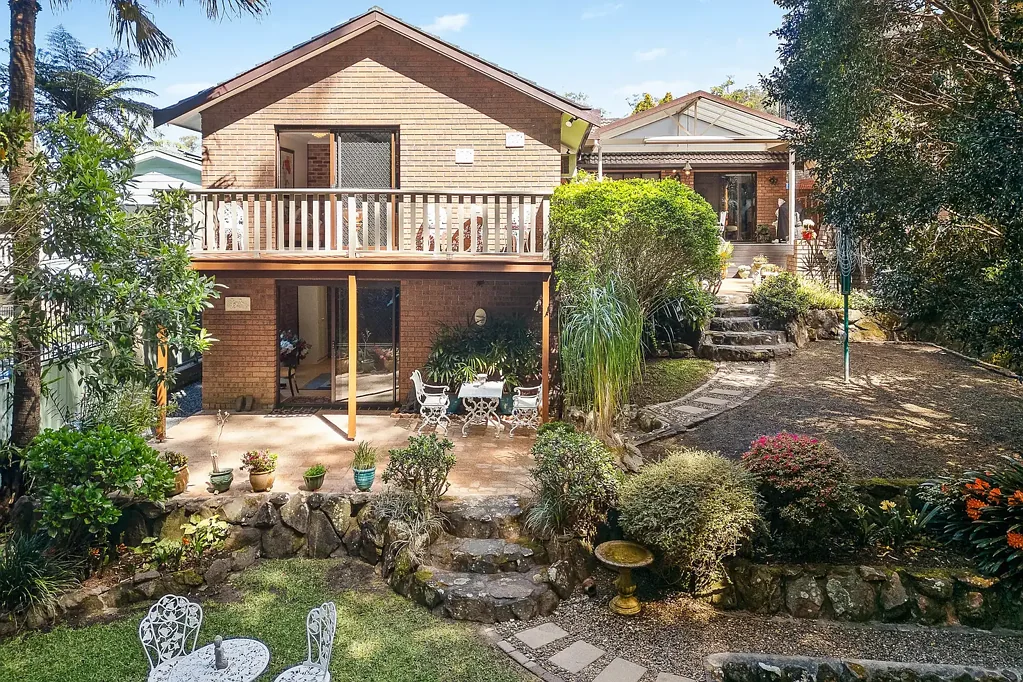 11 Fragar Avenue, Wyoming, NSW 2250