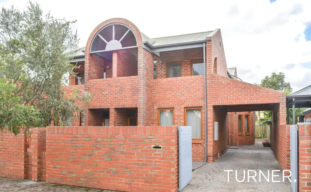 Fabulous Norwood Townhouse so close to The Parade.