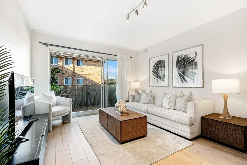 Bright and Breezy Apartment in Prime Location