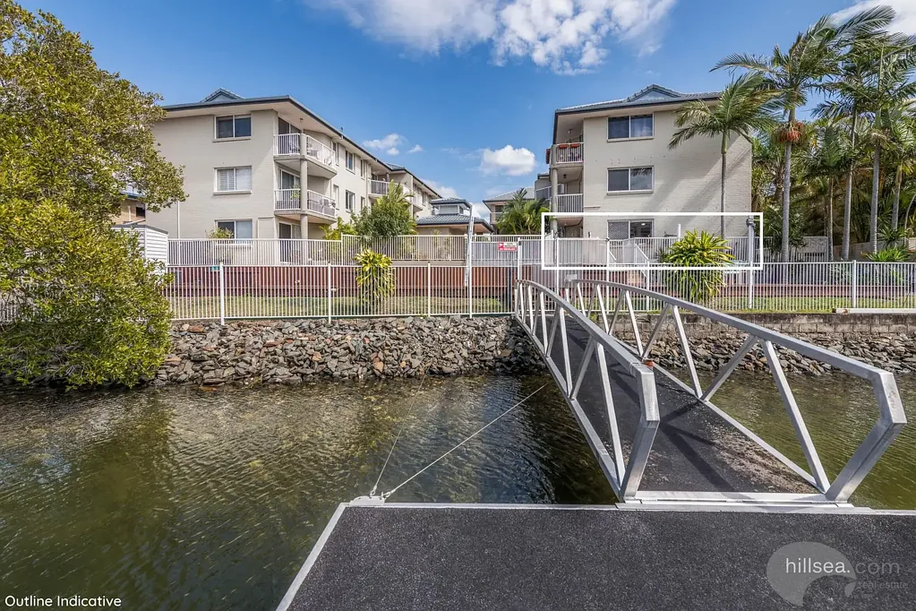 Runaway Bay 1બેડરૂમ RENOVATED GROUND FLOOR UNIT WITH CANAL & POOL VIEWS