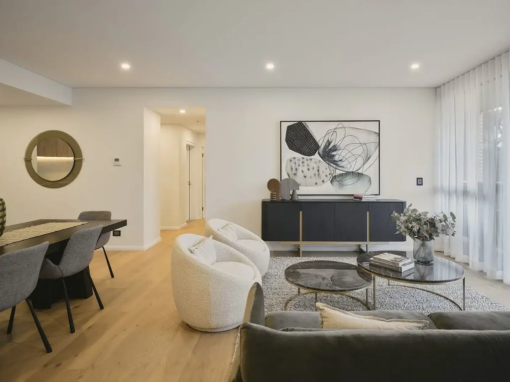 Split-Level 3-Bedroom with 2 Parking Spaces in Downtown
