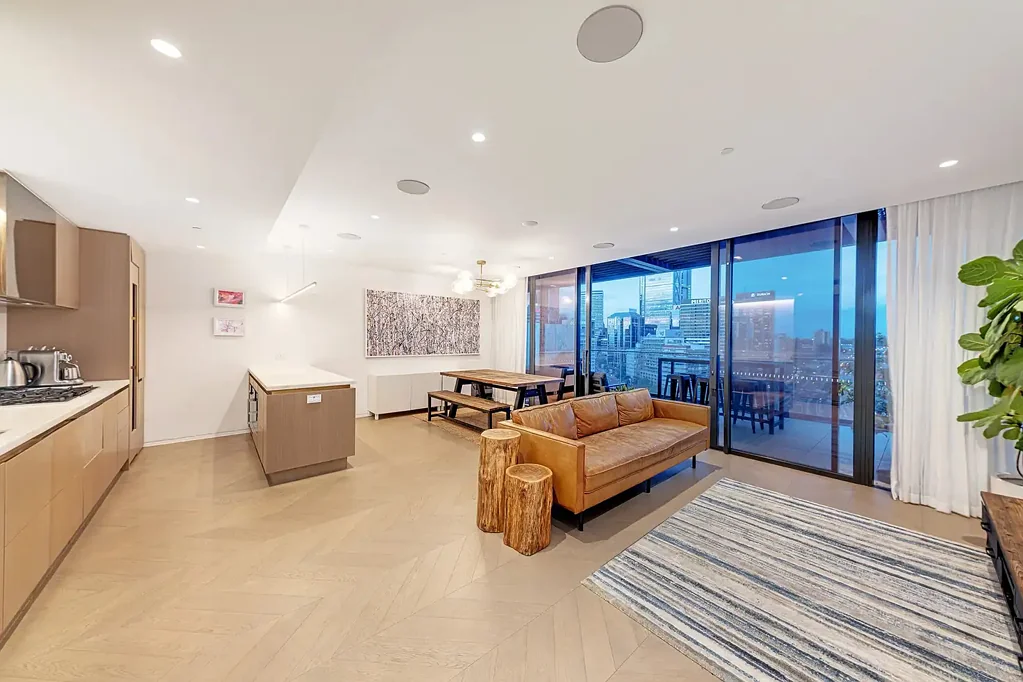 Convenient Harbourside Living in Milsons Point