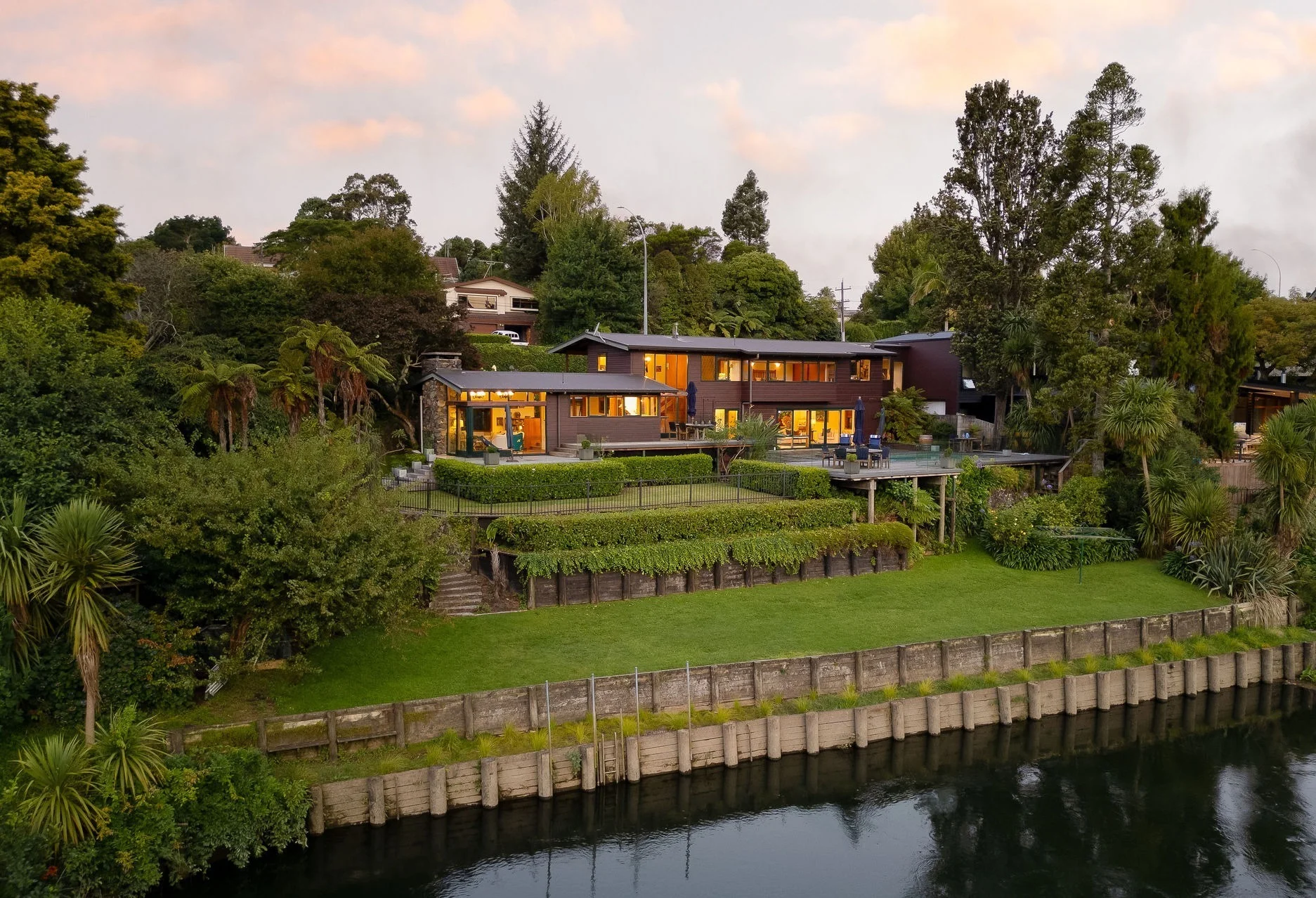 Queenwood 4ਬੈੱਡਰੂਮ Mid Century Masterpiece, Owners Downsizing