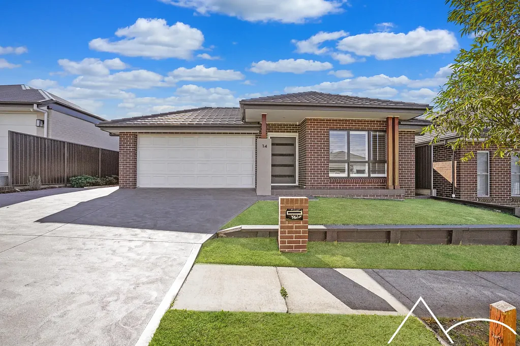 Modern 4-Bedroom Home in Arcadian Hills Estate