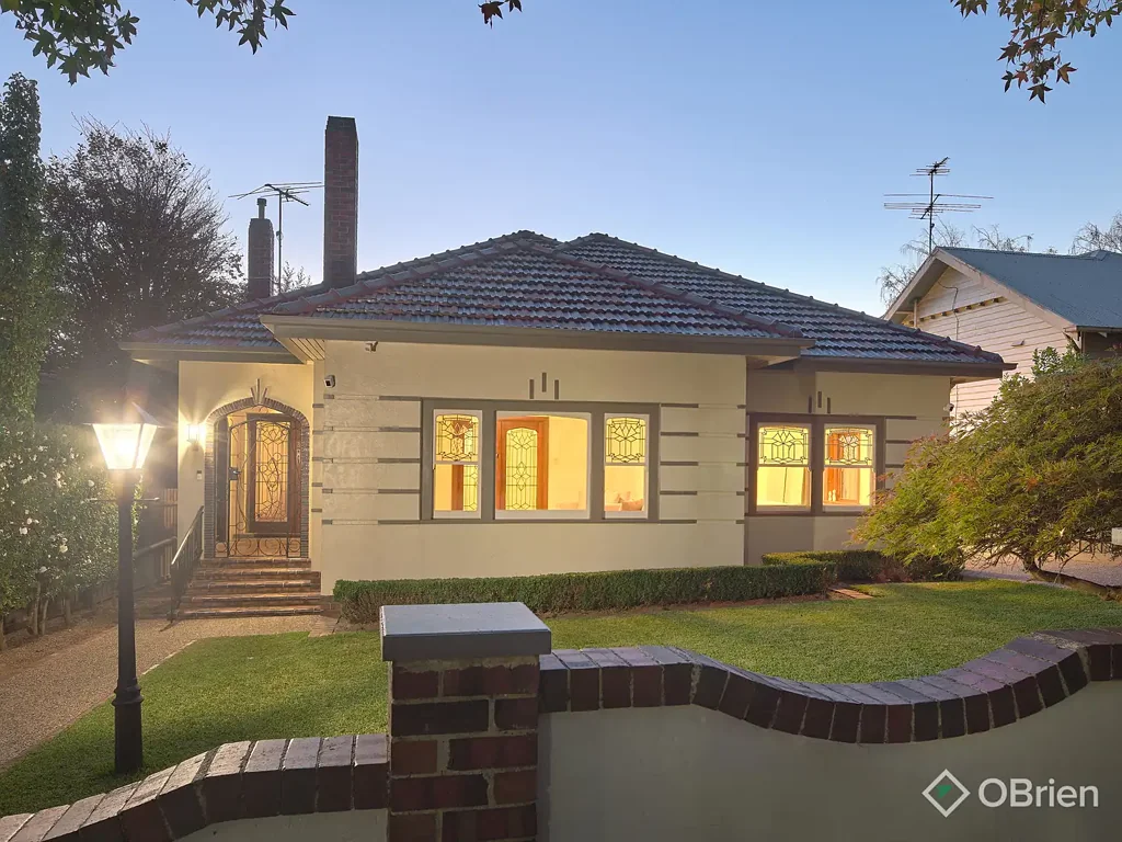 Warragul 3Zimmer Charming late 1930's Residence in "Blue chip" Location