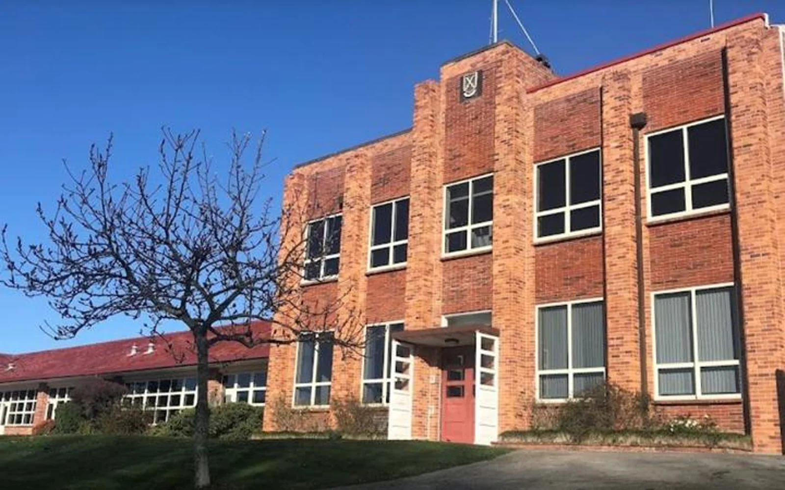 新西兰高校发生捅人事件,学校临时封锁,2人重伤入院!