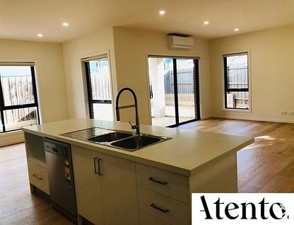 2/33 Jamieson Street, St Albans, North West Melbourne, 4 રૂમ, 3 બાથરૂમ, House