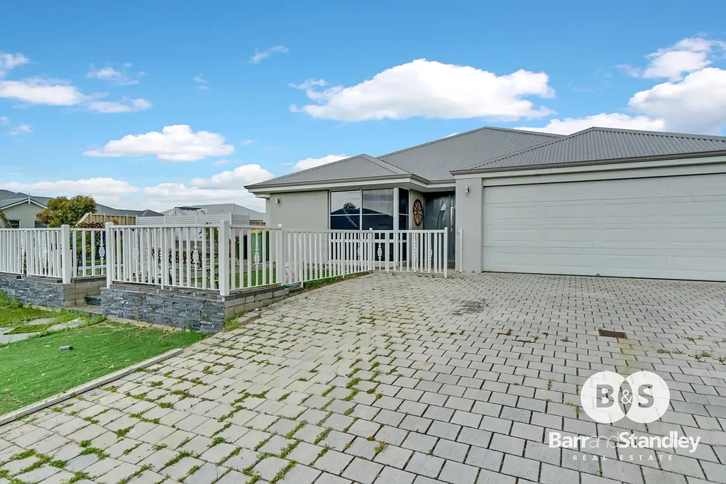 12 Hazelgrove Crescent, Millbridge, WA 6232