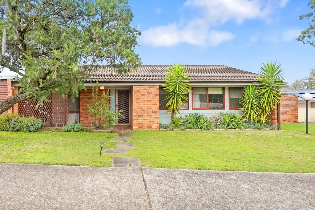THREE-BEDROOM VILLA IN A QUIET AND CONVENIENT LOCATION